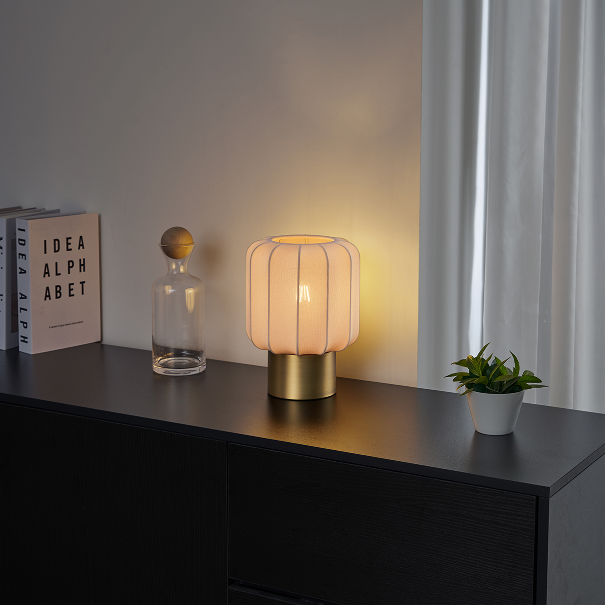 Japandi stolní lampa zlatá s béžovým stínidlem - Pluni